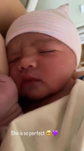 Isabelle Floyd🍑 (@bigbootybelle_)