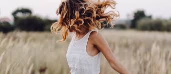 Trendsetter haben jetzt schon die die nächste jahreszeit im blick, daher haben wir die fünf angesagtesten frisuren für den herbst für sie zusammengestellt Haare Im Herbst 2020 Frisuren Farben Trends Pflege Beautypunk