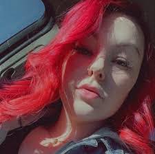 Jessica Nickle's Instagram, Twitter & Facebook