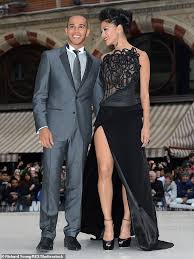 The american singer, 41, put on a racy display in a revealing beaded dress by julien mcdonald as she posed with the formula 1 champion, 34. Nicole Scherzinger And Ex Lewis Hamilton S Intimate Home Video Skyrockets To 600 000 Views Call Bull