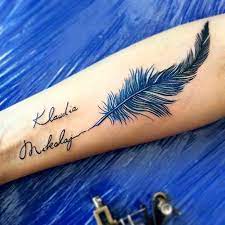 Name Tattoo With Blue Feather Mavi Tuyle Isim Dovmesi Ok Dovmeler Kol Dovmeleri Erkek Dovmeleri