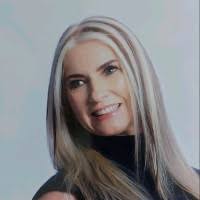 Sandra Girardi's Instagram, Twitter & Facebook