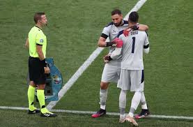 Bedrucke es mit nummer und name. Umfrage Zur Em 2021 Umstrittener Torwartwechsel Bei Italien Ihre Meinung Ist Gefragt Fussball Stuttgarter Zeitung