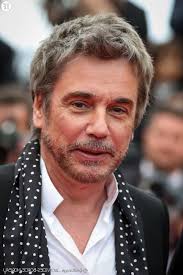 En ce mois de mai 2016, le chanteur et producteur livre la seconde partie de son projet musical initié en fin d'année dernière avec la sortie de pour l'occasion, retour sur ses relations tumultueuses avec les femmes de sa vie. Culture Jean Michel Jarre Ses Relations Tumultueuses Avec Les Femmes De Sa Vie Pressfrom France