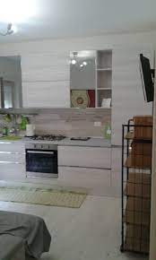 San benedetto del tronto a 100 mt dal mare, l\'agenzia immobiliare casa broker propone in affitto solo per il periodo estivo appartamento posto al piano rialzato con ingresso indipendente composto da ingresso, cameretta con divano letto, sala, cucinino, camera matrimoniale, bagno, balcone pi corte pavimentata recintata con tavolo e sedie, garage al piano terra. San Benedetto Del Tronto Bilocale A Ascoli Piceno In Affitto