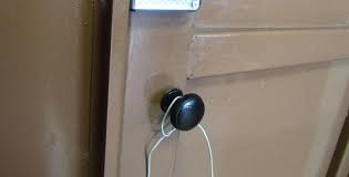 Как сообщает украинское издание obozrevatel со ссылкой на местных жителей. V Hersonskoj Oblasti Devochku Nashli Poveshennoj Na Dvernoj Ruchke Podrobnosti Tragedii