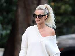 On se doutait bien que le cinéma se pencherait sur la destinée de johnny hallyday, star française majeure du xxe siècle. Heritage De Johnny Hallyday Laeticia Explique Pourquoi Elle A Trahi Ses Dernieres Volontes Femme Actuelle Le Mag