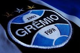 Escudo do grêmio personalizado em mdf a laser, com base para ficar em pé.tamanho da peça, 18 x 22, feito com escudo na parte de tras, e na frente nome do trocedor em mdf 6mm recortado a laser. Gremio Escudo Na Camisa Gremista Gremio Wallpaper Gremistas