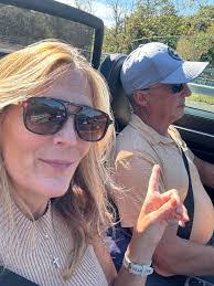 Lisa Mclees's Instagram, Twitter & Facebook