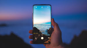 download wallpaper 3840x2160 phone smartphone hand photo landscape 4k uhd 16 9 hd background