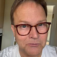 Where the old "Black Hole" Union building once stood. Tragic loss! That was  the centre of socialising. Wasn't that the whole point of going to Poly/Uni  anyway? i turned down a place