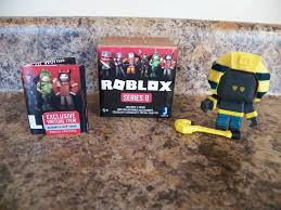 Roblox Series 8 Figure With Code Sharkbyte Studios Scientist Jazwares Roblox Scientist Coding