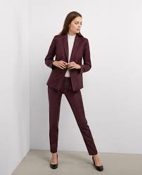 Economisez avec notre option de livraison gratuite. Ces Marques Qui Rehabilitent Le Tailleur Pour Working Girl Madame Figaro