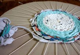 Wie du dir aus stoffresten und bettlaken einen teppich häkeln kannst erfährst du in dieser anleitung. Wartungsarbeiten Diy Teppich Diy Teppiche Selber Machen Stoffe