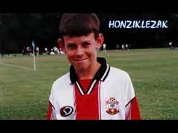 La liga takımlarından real madrid 'de forma giymektedir. Young Player 1 Gareth Bale Honziklezak Youtube