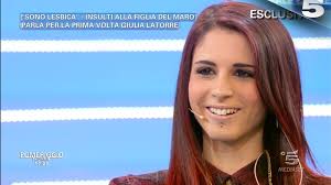 Giulia Latorre va da Barbara D'Urso per chiarire il suo coming out: «Pure  Tiziano Ferro è gay»