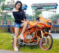 Gambar Orang Naik Motor Ninja