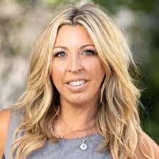 Lori Klink's Instagram, Twitter & Facebook