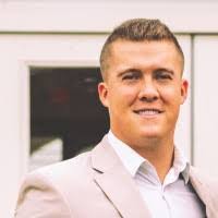 Lauri Gallagher's Instagram, Twitter & Facebook