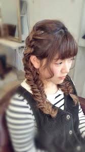 普段使いやお呼ばれにも フィッシュボーンヘアの作り方 アレンジ方法 キナリノ ヘアスタイリング 可愛いヘア 高校生 ヘアアレンジ