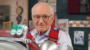 87-årige Harry til racerløb i København: Bilen er den eneste af sin slags i  verden