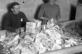 $26,275 in 1923 has the same purchasing power as $264,593.86 in 2000. Schreckgespenst Hyperinflation Einfach Erklart Auf Gold De