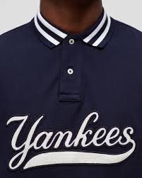 Rap superstars wie jay z und nas setzen bis heute auf die klassische new york yankees cap für herren und setzen ihrer heimat an der ostküste so mit caps als accessoires ein stylisches denkmal. New York Yankees Poloshirt Bstn Store