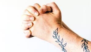 Thinking about God makes people more likely to trust AI