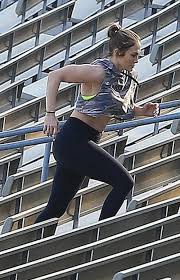 Как выглядит фигура дженнифер лопес на пляже майами? Kak Treniruetsya Dzhennifer Lopes Aleks Rodriges I Dzhennifer Lopes Treniruyutsya Vmeste Srazu Posle Novogo Goda