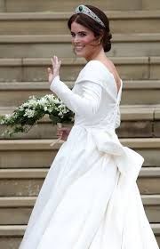 Princess Eugenie S Princess Wedding Dress Was Such A Curveball In 2020 Royal Wedding Gowns Eugenie Wedding Wedding Dresses