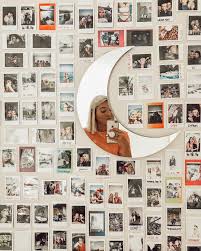 Urban Outfitters Inspired Photo Walls Bedroom Elegant Dorm Room Tumblr Room Decor Pintar la puerta, decorar la pared blanca… es un cuarto muy minimalista y.