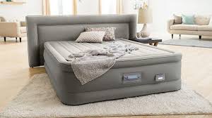 The queen sized mattress is about 78x60x18 inches in dimension, with an 18 inches raised elevation, making it easier to get out of bed without straining your back. 5 Best Air Mattress On Amazon Top Air Bed To Buy On 2019 Youtube Air Mattress Bedroom Air Mattress Mattress
