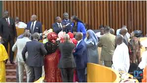 Site de l'assemblée nationale du sénégal. Assemblee Nationale Echanges De Coups De Poings Entre Deputes La Seance Suspendue