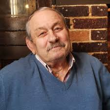 Good afternoon, I need to renew the kids passports in town. Does anyone  know if I need to book an appointment with the Post Office? Thanks