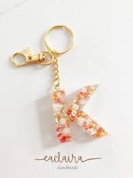 Some dried flowers become translucent when they're put in resin whilst others don't. Real Flower Resin Keychain Pink Blue Baby Breath Keychain Handmade Personalized Initial Key Chain Wedding Bridal Shower And Bff Gifts Flower Resin Jewelry Diy Resin Art Custom Keychain