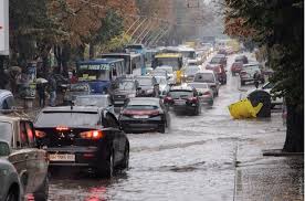 Ливень затопил метро берестейская и академгородок. Auto Ria Na Bolshej Chasti Territorii Ukrainy Obyavleno Shtormovoe Preduprezhdenie