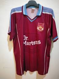 Jual jersey westham united retro 1999 2000 2001 99 00 01 dr martens whu 3rd dengan harga rp180.000 dari toko online bal_balan jersey, kab. West Ham United Dr Martens The Business Se Jersey Xl Men S Fashion Clothes Tops On Carousell