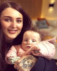 This is Fay Elliott with her daughter Maisie. Fay became pregnant with her  second child, Maisie, in 2021, but early
