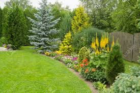 Maßgeschneidert zaun #pflanzen #gartengestaltung #garten #gärtner #stein #gestalten #hecke #gärtnernmachtglücklich #bau #galabau #vilsbiburg #landshut #altdorf #gärtner #pflaster #holz. Schoner Garten Mit Blumen Und Hecke Lizenzfreie Fotos Bilder Und Stock Fotografie Image 88885458