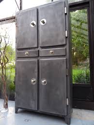 Armoire Metal Annees 50 Inspirationrecup Com Vous Propose Cet Ancien Meuble De Cuisine Annees 50 Il A Ete Entierement Armoire Metal Vintage Mobilier De Salon