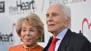 Mit 102 Jahren: Kirk Douglas' (†103) Witwe Anne gestorben