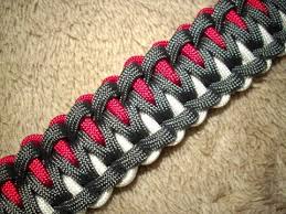 In macramé patterns (some use an alternating square knot and square knot button pattern) for necklaces, chains, bracelets, sinnets, plant hangers. This Pattern Is Called The Northern Spikes Because There Are Already Many Designs With Teeth In Paracord Bracelet Patterns Paracord Weaves Paracord Braids