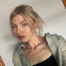 Caroline Leary's Instagram, Twitter & Facebook