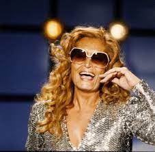 Iolanda cristina gigliotti professionally known as dalida, was a french singer and actress, born in egypt to italian parents. Dalida Gefeierte Chansonniere Die Am Leben Scheiterte Welt