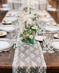 1001 Tutoriels Et Idees Diy De Deco Avec Dentelle Deco Table Mariage Chemins De Table En Dentelle Table Mariage Champetre Chic