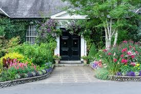 Maybe you would like to learn more about one of these? 11 Tanaman Di Sekitar Rumah Taman Jadi Lebih Indah Dan Punya Manfaat Rumah123 Com