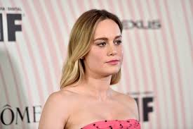 Brie larson, american actress whose compelling and understated performance as a young woman who has been kidnapped and held prisoner by a sexual predator in room (2015) won her an oscar. Brie Larson Biography Height Life Story Super Stars Bio