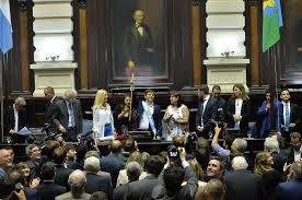El gobernador de la provincia de buenos aires, axel kicillof, confirmó que vuelven las clases presenciales a la provincia de buenos aires y dio detalles este viernes sobre cómo será el regreso a. Axel Kicillof Asumio Como Gobernador De La Provincia De Buenos Aires Provincia De Buenos Aires