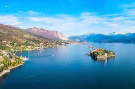 Situé entre la lombardie, le piémont et la suisse, c'est l'un des plus beaux lacs, riche en histoire de la péninsule, avec des paysages à couper le souffle, une nature luxuriante et de petites. Villa Et Maison A Vendre Lac Majeur Italie Sotheby S Realty Italy