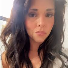 Beatriz Pando's Instagram, Twitter & Facebook